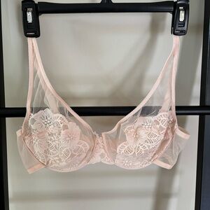 Victoria’s Secret Elegant Lace Sheer Bra Peach Underwire Sexy Lace